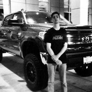 Meet your Posher, Zachary